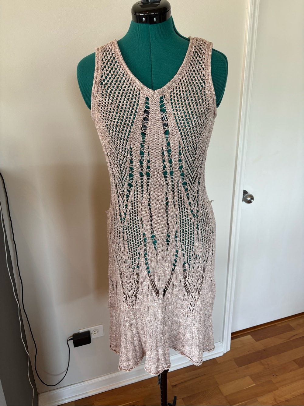 Simply Vera Vera Wang beige knit cover up crochet dress, medium